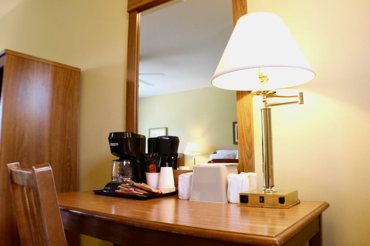 Evangeline Inn & Motel Grand-Pre Ngoại thất bức ảnh